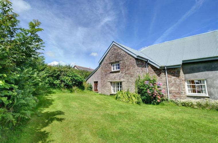 Well Farm Cottages North Tamerton Екстериор снимка